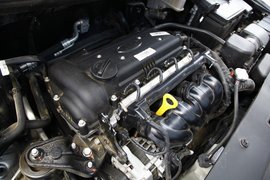 2012款东风悦达起亚K2两厢对比北京汽车E150实拍