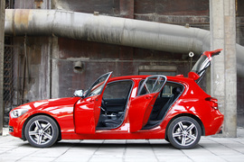 2012款宝马1系118i运动型试驾实拍