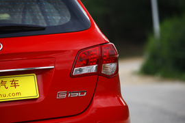 2012款东风悦达起亚K2两厢对比北京汽车E150实拍