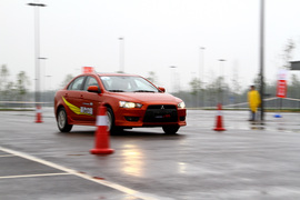 2012款三菱翼神西安试驾实拍