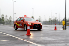 2012款三菱翼神西安试驾实拍