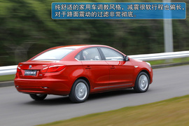 :逸动与瑞纳三厢对比评测