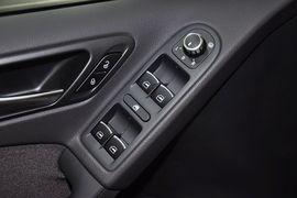 2012款大众高尔夫1.6L手自一体时尚型