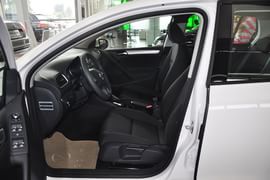 2012款大众高尔夫1.6L手自一体时尚型