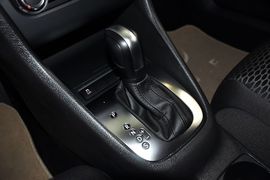 2012款大众高尔夫1.6L手自一体时尚型