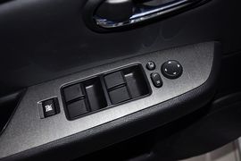 2012款马自达睿翼轿跑车2.0L豪华版