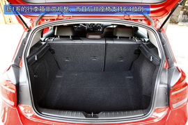 2012款宝马1系118i运动型试驾实拍