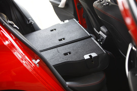 2012款宝马1系118i运动型试驾实拍