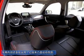 2012款宝马1系118i运动型试驾实拍