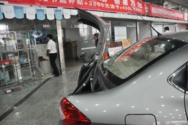 2012款奇瑞A3三厢1.6L