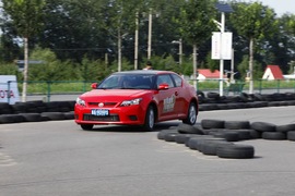 2011款丰田杰路驰场地体验