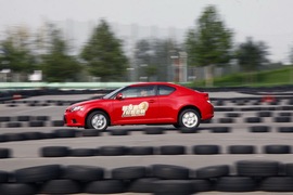 2011款丰田杰路驰场地体验