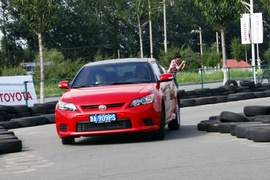 2011款丰田杰路驰场地体验