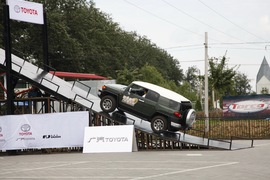 2011款丰田FJ酷路泽场地体验