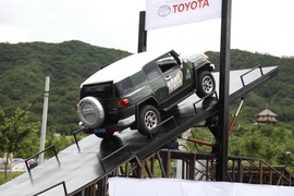 2011款丰田FJ酷路泽场地体验