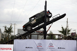 2011款丰田FJ酷路泽场地体验