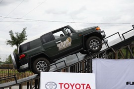 2011款丰田FJ酷路泽场地体验