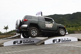 2011款丰田FJ酷路泽场地体验