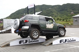 2011款丰田FJ酷路泽场地体验