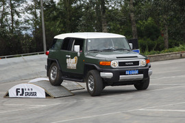 2011款丰田FJ酷路泽场地体验