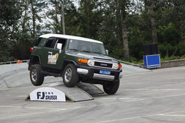 2011款丰田FJ酷路泽场地体验