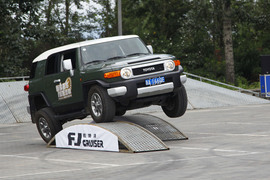 2011款丰田FJ酷路泽场地体验