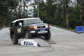 2011款丰田FJ酷路泽场地体验