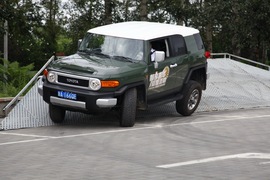 2011款丰田FJ酷路泽场地体验