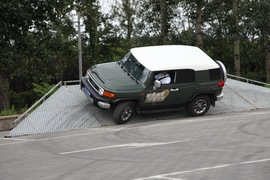 2011款丰田FJ酷路泽场地体验