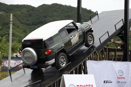 2011款丰田FJ酷路泽场地体验