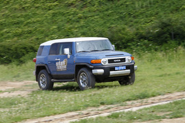 2011款丰田FJ酷路泽场地体验