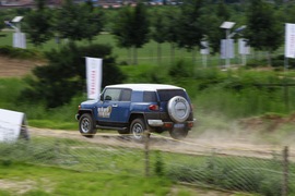 2011款丰田FJ酷路泽场地体验