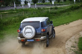 2011款丰田FJ酷路泽场地体验