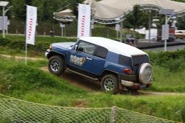 2011款丰田FJ酷路泽场地体验