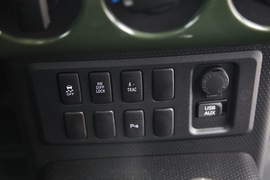 2011款丰田FJ酷路泽场地体验