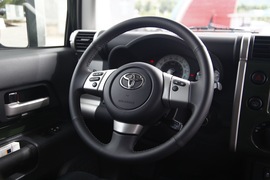 2011款丰田FJ酷路泽场地体验