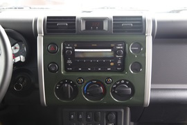 2011款丰田FJ酷路泽场地体验