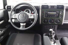 2011款丰田FJ酷路泽场地体验