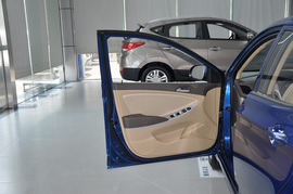 2010款现代瑞纳三厢1.4GS自动舒适型