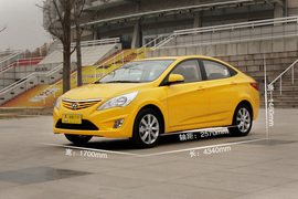 2010款北京现代瑞纳试驾