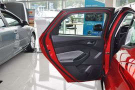 2012款福特福克斯两厢1.6L手自一体舒适型