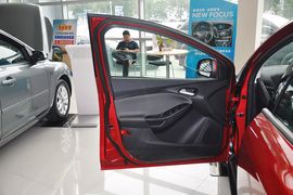 2012款福特福克斯两厢1.6L手自一体舒适型