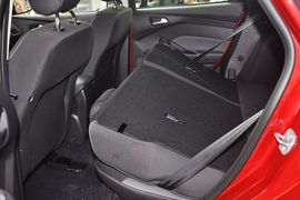 2012款福特福克斯两厢1.6L手自一体舒适型