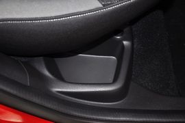 2012款福特福克斯两厢1.6L手自一体舒适型