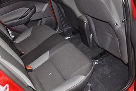 2012款福特福克斯两厢1.6L手自一体舒适型