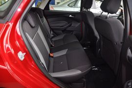 2012款福特福克斯两厢1.6L手自一体舒适型