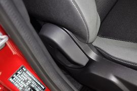 2012款福特福克斯两厢1.6L手自一体舒适型