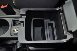 2012款福特福克斯两厢1.6L手自一体舒适型