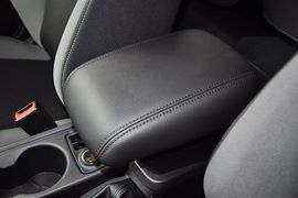 2012款福特福克斯两厢1.6L手自一体舒适型