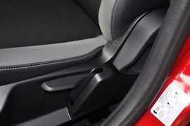 2012款福特福克斯两厢1.6L手自一体舒适型